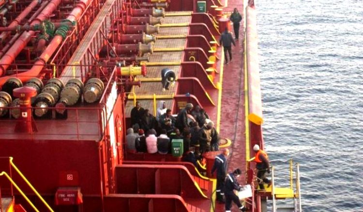 Ελληνικό πλοίο διέσωσε περισσότερους από 300 μετανάστες σε τέσσερις μήνες!