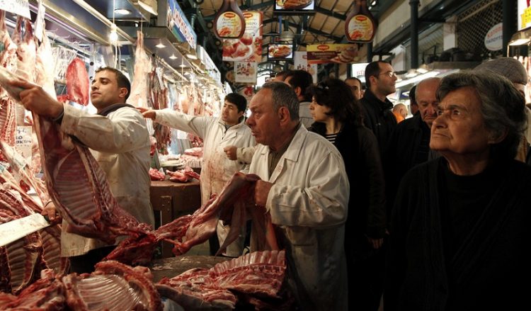 Στα ύψη τα ντόπια αρνιά και κατσίκια, εκτίναξη σε φρούτα και λαχανικά