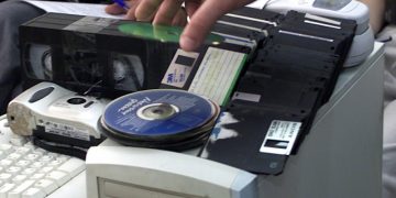 Συνέλαβαν δυο άτομα για παιδική πορνογραφία σε Αθήνα και Πειραιά