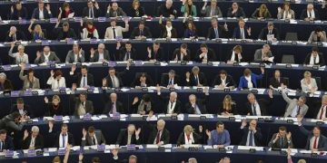 Ευρωκοινοβούλιο: Κίνδυνος κατάχρησης εξουσίας με τα μέτρα για τον κορονοϊό