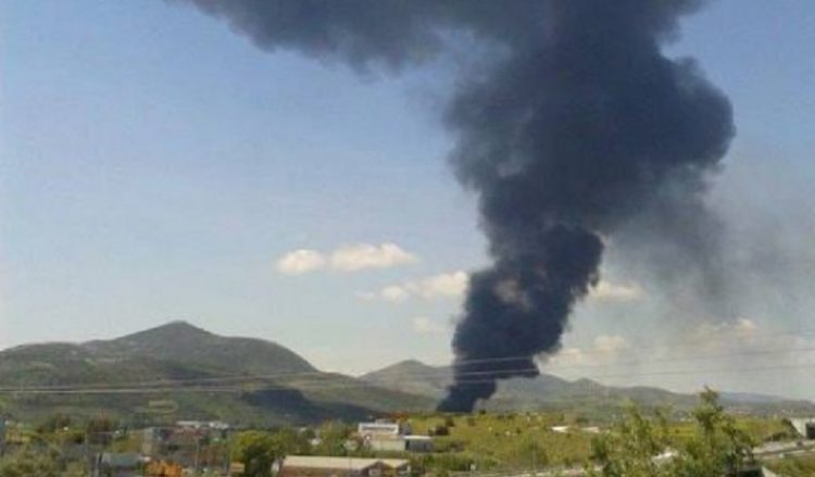 Βόλος: Έσβησε η πυρκαγιά που προκάλεσε το θάνατο ενός ανθρώπου