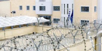 Парламент Греции отменил тюрьмы особо строгого режима