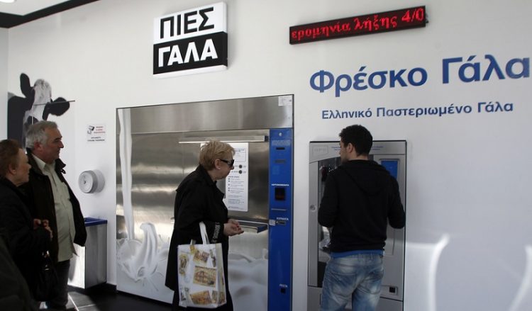 Ουρές στην Κυψέλη για γάλα από… αυτόματο πωλητή! (φωτο)
