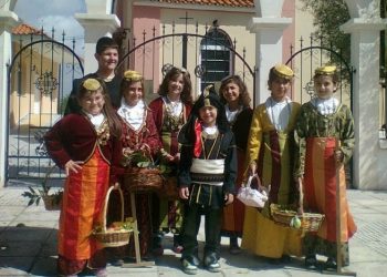 Οι Πόντιοι Ν. Αιτωλοακαρνανίας τα έψαλαν στον δήμαρχο Αγρινίου (φωτο)