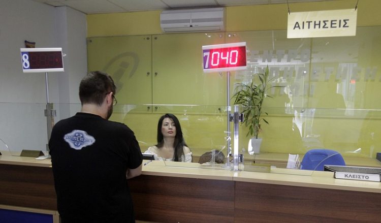 Πάνω από 8.500 αιτήσεις για τα επιδόματα φτώχειας