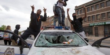 Σε κατάσταση έκτακτης ανάγκης η Βαλτιμόρη (βίντεο-φωτο)