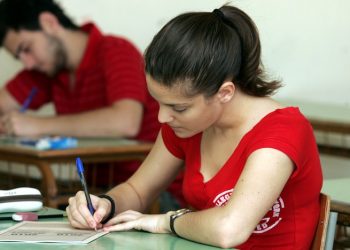 Μαθητές Λυκείου γράφουν για τον εγκλεισμό στο σπίτι – Εξομολογήσεις για την πανδημία