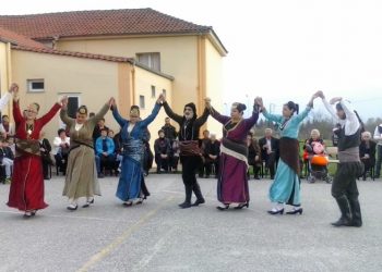 Το ποντιακό έθιμο των αυγομαχιών αναβίωσε στον Μαυρόβατο Δράμας (φωτο)