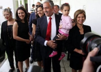 Τηλεφωνικά λύθηκε η παρεξήγηση Ερντογάν - Ακιντζί