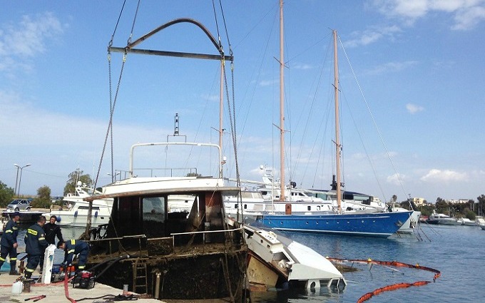 Ανέλκυση ναυαγίου στη Γλυφάδα