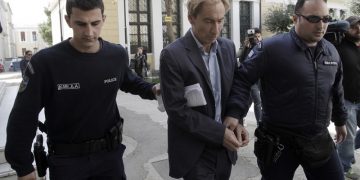 Εξοπλιστικά, υποβρύχια και SIEMENS βαρύνουν τον Ελβετό τραπεζίτη