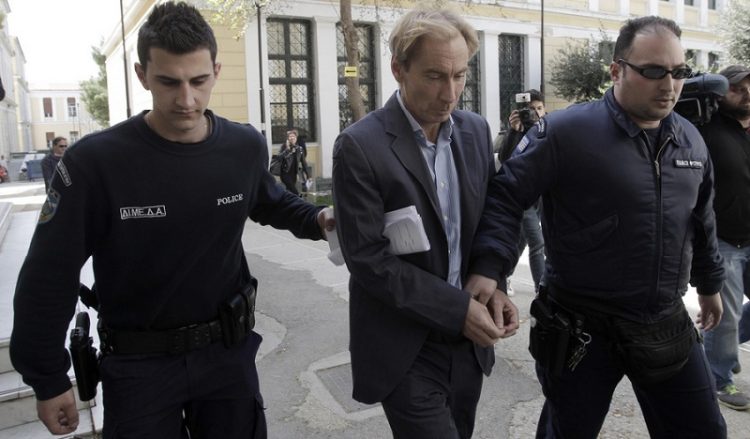 Εξοπλιστικά, υποβρύχια και SIEMENS βαρύνουν τον Ελβετό τραπεζίτη