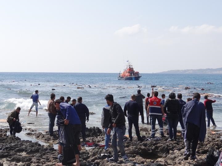 Σε εξέλιξη επιχείρηση διάσωσης μεταναστών στη Ρόδο (βίντεο)