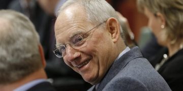 Έπαινοι Σόιμπλε σε Τσίπρα για τη Συμφωνία των Πρεσπών