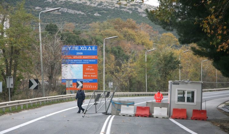 Διακόπτεται η κυκλοφορία στις σήραγγες των Τεμπών