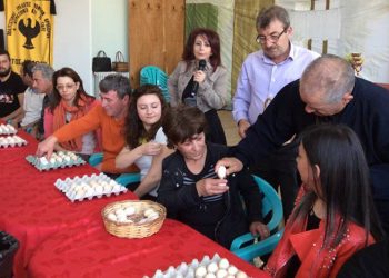 Την παράδοση των αυγομαχιών αναβίωσε και φέτος ο Σύλλογος Ποντίων Θρυλορίου