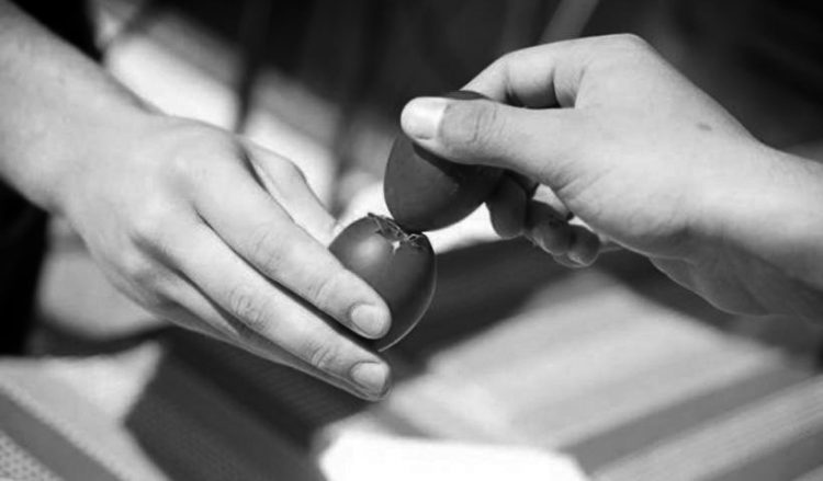 Το τσούγκρισμα των αυγών στον Πόντο και οι ραδιουργίες των Ποντίων