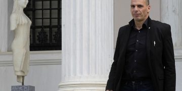 Варуфакис: Греция дважды находилась в шаге от выхода из еврозоны