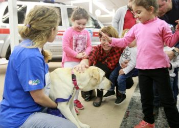 Οκτώ σκυλιά φύλακες-άγγελοι στην υπηρεσία του Χαμόγελου του Παιδιού