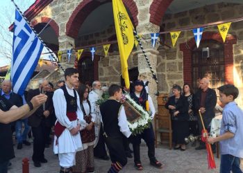 Τα παιδιά πρωταγωνιστές της ποντιακής βραδιάς της Ευξείνου Λέσχης Χαρίεσσας (φωτο)