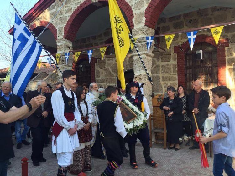 Τα παιδιά πρωταγωνιστές της ποντιακής βραδιάς της Ευξείνου Λέσχης Χαρίεσσας (φωτο)