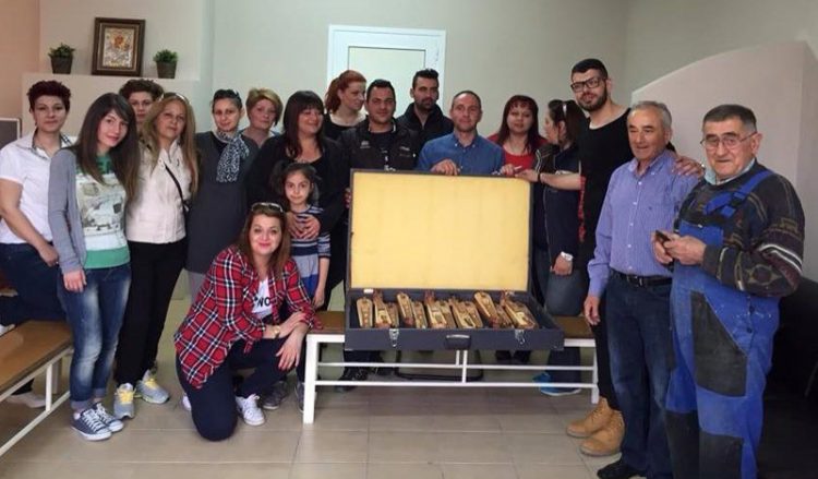 Η ποντιακή λύρα που κοσμεί την Εύξεινο Λέσχη Χαρίεσσας και τα εγκαίνια