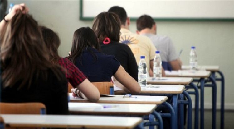 Ανοίγει η αυλαία για τις Πανελλήνιες 2015 με το μάθημα της Νεοελληνικής Γλώσσας