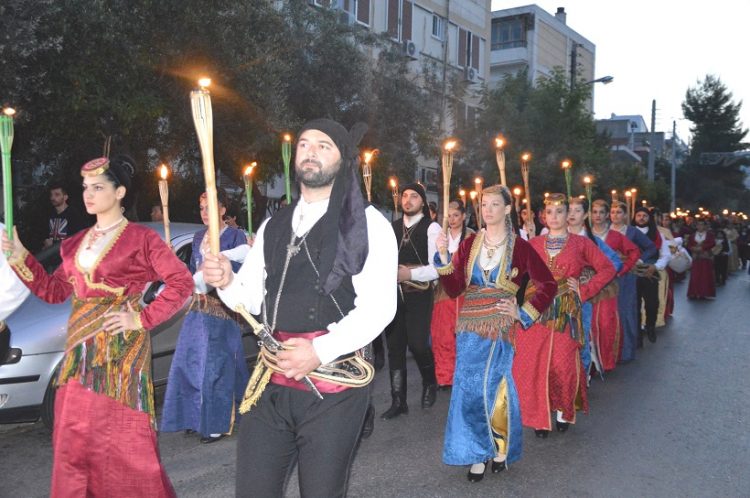 Факельное шествие общества "Фарос" в память о жертвах геноцида греков Понта