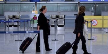 Παραμένει η απειλή απεργίας στα αεροδρόμια το τριήμερο