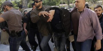Με λιντσάρισμα απειλήθηκε ο πατέρας-φονιάς της Άννυς Μπορίσοβα (φωτο)
