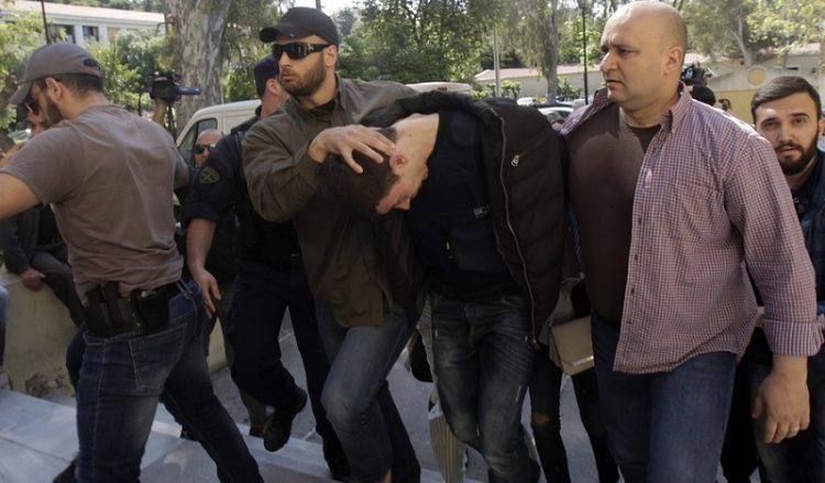Με λιντσάρισμα απειλήθηκε ο πατέρας-φονιάς της Άννυς Μπορίσοβα (φωτο)