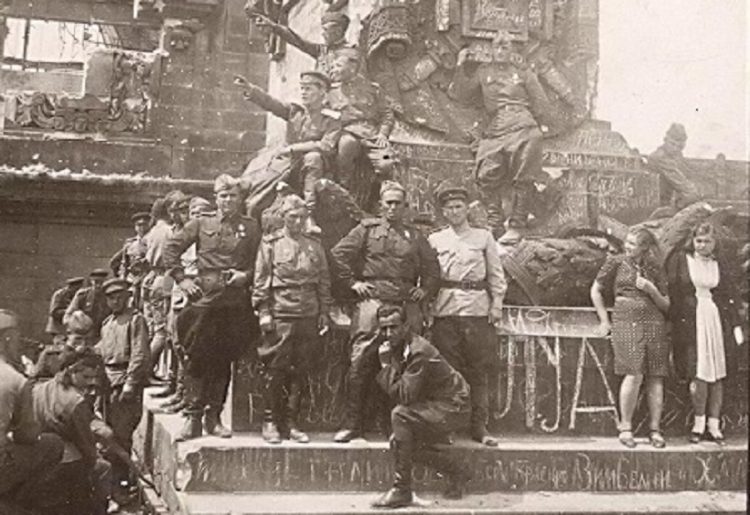 Мой дед воевал в Первую Мировую, а отец дошел до Берлина в 1945-ом...