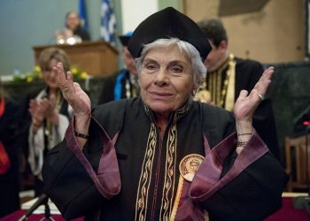 Η Κική Δημουλά επίτιμη διδάκτωρ της Θεολογικής Σχολής του ΑΠΘ