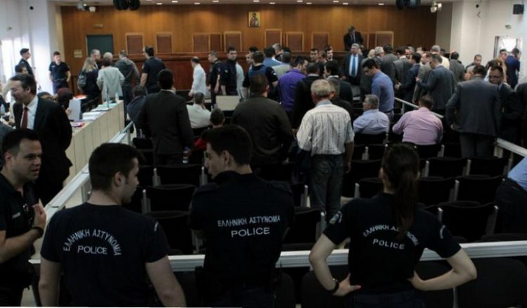 Суд по делу партии "Золотая заря" в Греции отложен до 12 мая
