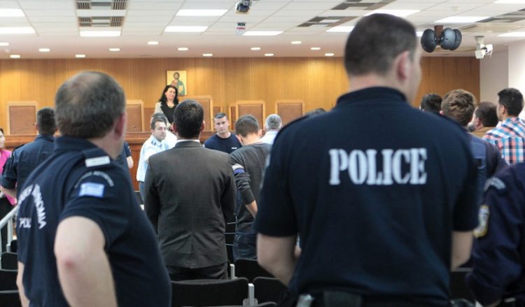 Επεισόδια στη δίκη της Χρυσής Αυγής, πρωταγωνιστές οι «Πυρήνες»