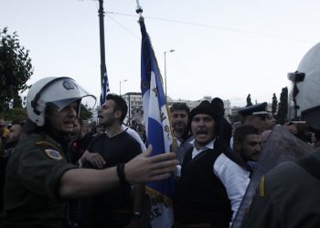 Ένταση στην πορεία των Ποντίων προς την τουρκική πρεσβεία (βίντεο)