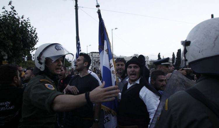 Ένταση στην πορεία των Ποντίων προς την τουρκική πρεσβεία (βίντεο)