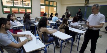 Γιατί τα κορίτσια τα καταφέρνουν καλύτερα στα σχολικά τεστ μεγάλης διάρκειας