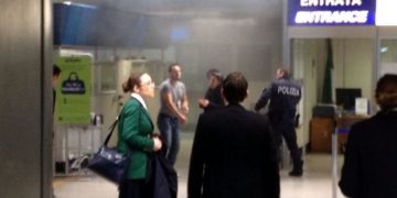Πυρκαγιά στο διεθνές αεροδρόμιο της Ρώμης – Κλειστό θα παραμείνει μέχρι το μεσημέρι (βίντεο)