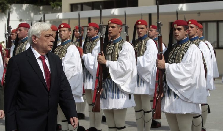 Παυλόπουλος: Ένας λαός παρακμάζει μόνον όταν ξεχνάει την ιστορία του