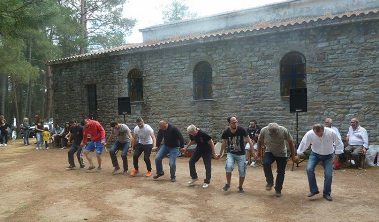 Θεατρική παράσταση και ποντιακό γλέντι στην Αιτωλοακαρνανία (φωτο)