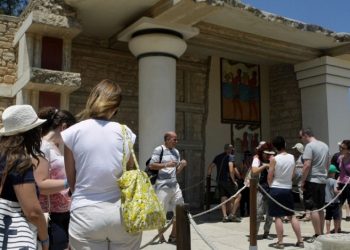 Τραυματισμός Ρώσων τουριστών στην Κνωσό, μετά από πτώση κεραυνού