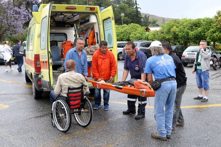 Ρώσοι τουρίστες στην Κνωσό: Σοβαρά μία γυναίκα μετά την πτώση κεραυνού