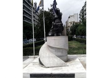 «Η μάνα έν’ κρύον νερόν» – Το εμβληματικό ποντιακό τραγούδι για τη Γιορτή της Μητέρας 2015