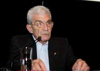 Ο Μπουτάρης θέλει το Τατόι για να παράγει 300.000 μπουκάλια κρασί!