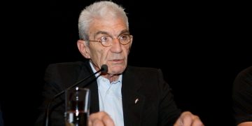 Ο Μπουτάρης θέλει το Τατόι για να παράγει 300.000 μπουκάλια κρασί!