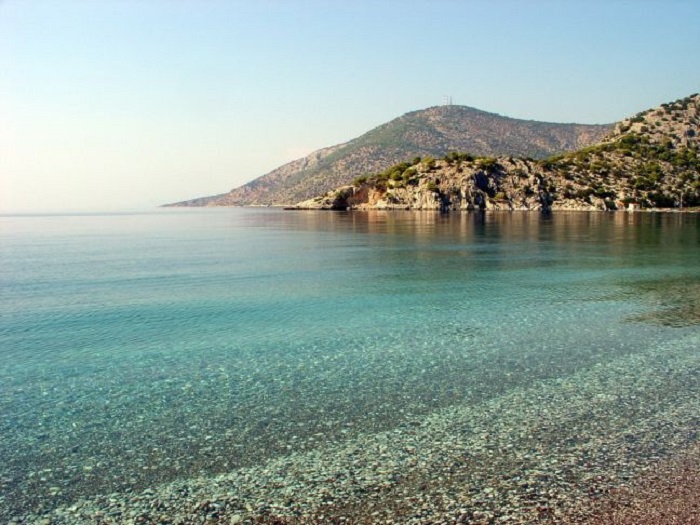 Ποιες είναι οι καλύτερες παραλίες της Αττικής