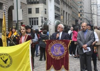 Понтийский флаг над Манхеттеном в Нью-Йорке в память о жертвах Геноцида (фото-видео)