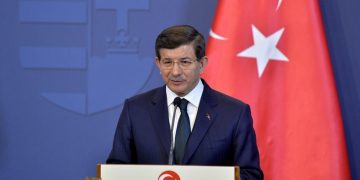 Ο Νταβούτογλου απείλησε τους Κούρδους της Συρίας με ανάληψη στρατιωτικής δράσης