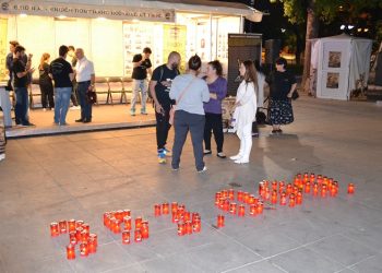 Η χθεσινή ολονυχτία της ΕΠΟΝΑ και η ανταπόκριση του κόσμου (βίντεο-φωτο)
